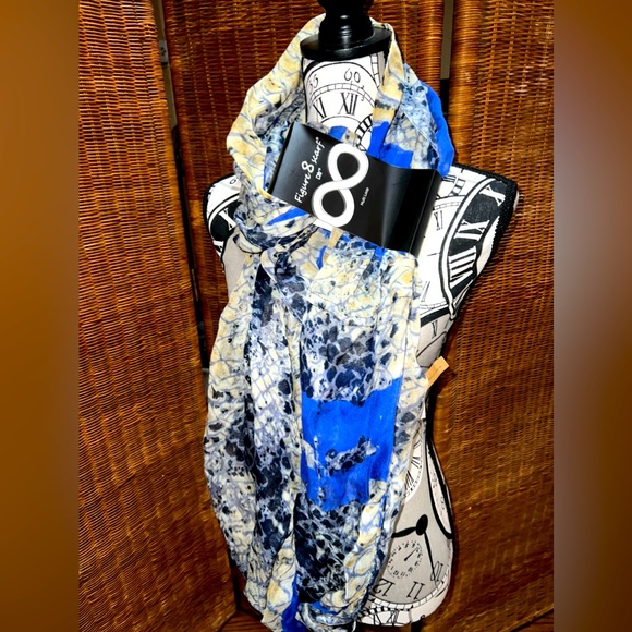 Scarf 🧣 - Picture 1 of 2